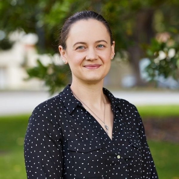 Dr Catherine Crabb